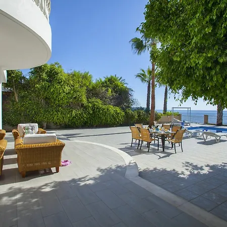 Sunset Beachfront Meneou *