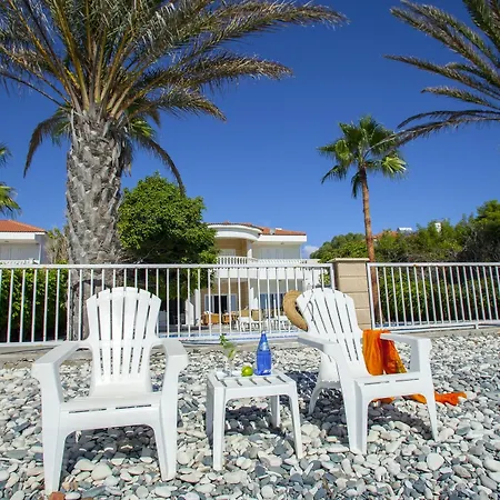Sunset Beachfront Meneou Villa